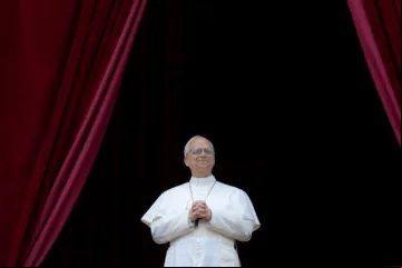 O papa Leão XIV no balcão da Basílica de São Pedro hoje (11)