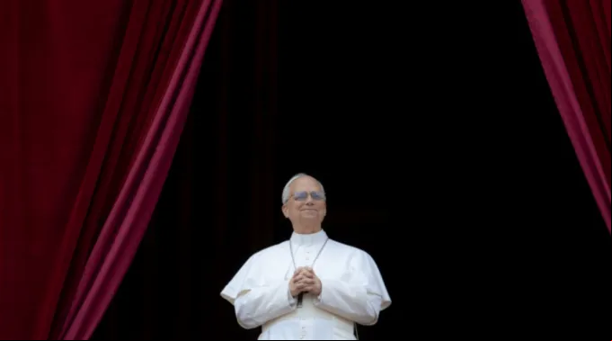 O papa Leão XIV no balcão da Basílica de São Pedro hoje (11)