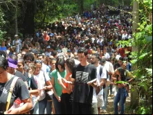 Milhares de jovens participam da Via-Sacra da Juventude, em Juiz de Fora (MG)