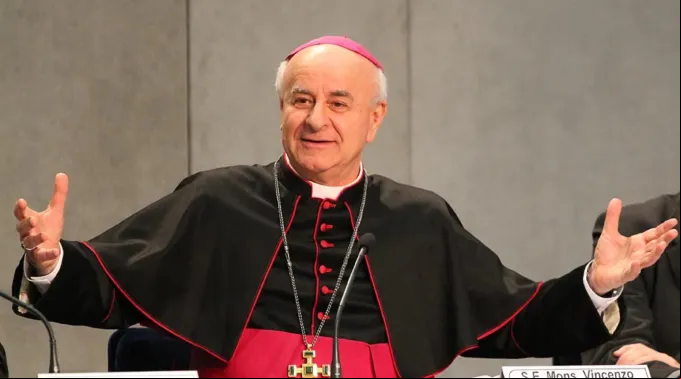 Dom Vincenzo Paglia na Sala de Imprensa da Santa Sé, no Vaticano, em 4 de fevereiro de 2015 ?? 