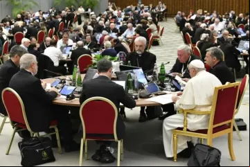 Papa Francisco entre os delegados do Sínodo da Sinodalidade, realizado em outubro de 2023.