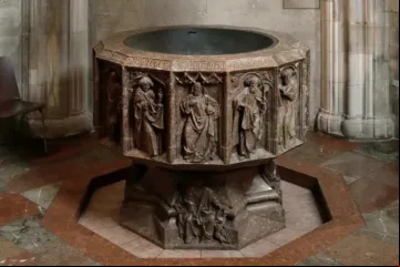Pia batismal na catedral de Santo Estêvão em Viena, na Áustria.