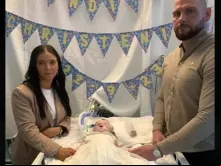 A bebê britânica Indi Gregory morreu em 13 de novembro após a justiça britânica ordenar que seus aparelhos de e de vida fossem desligados.