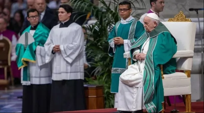 Papa Francisco durante a missa de conclusão da  Assembleia Geral Ordinária do Sínodo dos Bispos ?? 