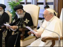 Papa Francisco em audiência com o líder da Igreja Ortodoxa Copta, o papa Tawadros II, e outros representantes ortodoxos coptas,  no Vaticano em 11 de maio de 2023.