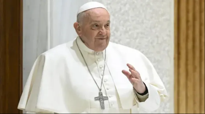 Papa Francisco saúda peregrinos em audiência geral ?? 