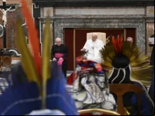 Papa Francisco com participantes da conferência “O Conhecimento dos Povos Indígenas e as Ciências”.