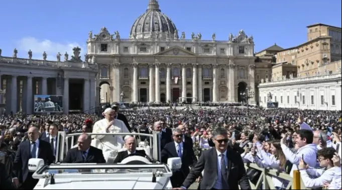 Papa Francisco na praça de São Pedro ?? 