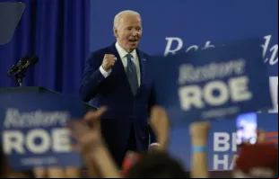 O presidente dos EUA, Joe Biden, faz discurso de campanha no Hillsborough Community College em Tampa, na Flórida, nos EUA, na última terça-feira (23).
