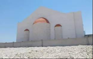 Obras na Igreja Maronita de São Charbel, em Doha, no Qatar, em abril de 2024.
