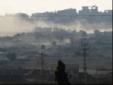 Comboio do exército israelense deixa a Faixa de Gaza ontem (3).