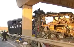 Ônibus que levava romeiros de Ribeirão Preto (SP) a Aparecida (SP).