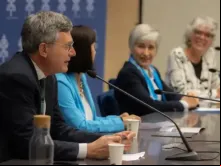 Paolo Ruffini, prefeito do dicastério para a Comunicação, em conferência de imprensa em 2 de maio de 2023.