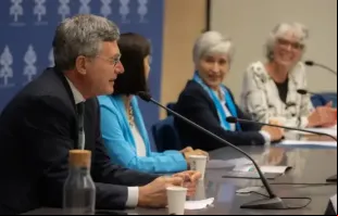 Paolo Ruffini, prefeito do dicastério para a Comunicação, em conferência de imprensa em 2 de maio de 2023.