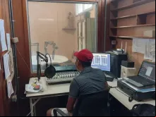 Estúdio da estação Kupia Kumi – Rádio Paz, mantida por missionários espanhóis na selva de Honduras.
