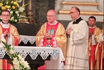 Cardeal Pietro Parolin em missa no Santuário Nacional de Nossa Senhora do Carmo de Berdychiv