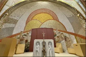 Obra de arte de Marko Rupnik no Santuário Nacional de São João Paulo II,