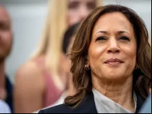 A vice-presidente dos EUA Kamala Harris em evento no gramado sul da Casa Branca em Washington, D.C., EUA, na segunda-feira (22).