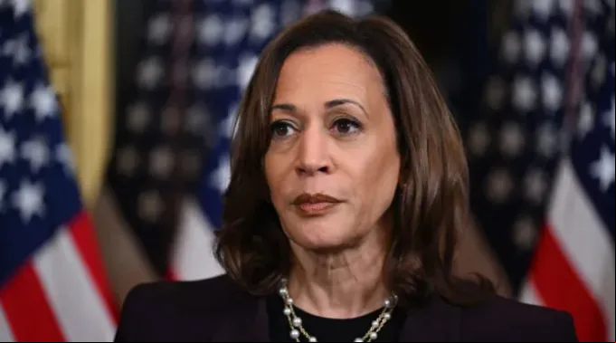 Kamala Harris fala a jornalistas ?? 