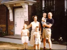 A fertilidade aumentou no final da Grande Depressão e no final da Segunda Guerra Mundial com o fenômeno Baby Boom de mais de 3,5 nascimentos por cada mulher em 1960 – e despencou imediatamente a seguir.