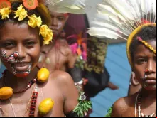 Crianças da ilha Kiriwina, Papua - Nova Guiné