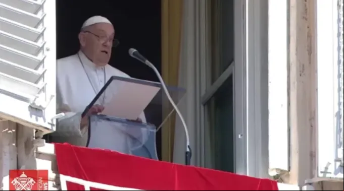 Papa Francisco durante a oração do Ângelus ?? 