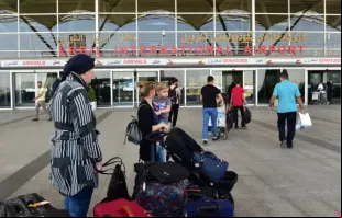 Entrada do Aeroporto Internacional de Erbil em Erbil, Iraque.