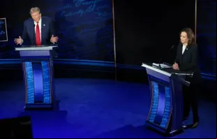 Donald Trump e Kamala Harris debatem pela primeira vez na campanha eleitoral presidencial dos EUA no National Constitution Center na Filadélfia, Pênsilvânia, EUA, na terça-feira (10).