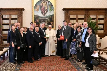 Papa Francisco hoje (19) com o grupo “Pasqua Together 2025” no Vaticano