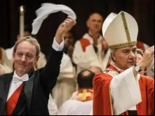 O sangue de são Januário se liquefez hoje (19) antes de uma missa em Nápoles, Itália, em que o arcebispo de Nápoles, dom Domenico Battaglia, disse que o sangue do mártir do século IV d.C. é um poderoso lembrete de que “o amor é mais forte que a morte”.