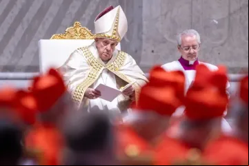 Papa Francisco com cardeais ao proclamar a bula do Jubileu 2025