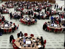 Delegados participam de sessão da 16ª assembleia geral do Sínodo dos Bispos na Aula Paulo VI, no Vaticano.