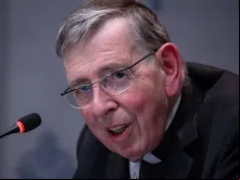 Cardeal Kurt Koch fala a jornalistas em entrevista coletiva do Sínodo da Sinodalidade realizada ontem (10) na Sala de Imprensa da Santa Sé, no Vaticano.