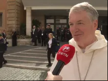 O arcebispo de Sydney, Austrália, dom Anthony Fisher, fala ontem (15) à EWTN News em Roma.