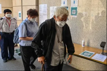 O cardeal Joseph Zen chega a um tribunal para julgamento em Hong Kong