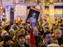 Multidão reza o rosário em Madri, Espanha, na solenidade da Imaculada Conceição, padroeira da Espanha, em 8 de dezembro de 2023.
