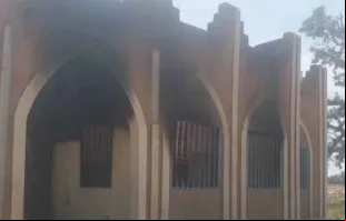 Destruição causada por ataques terroristas em Burkina Faso.