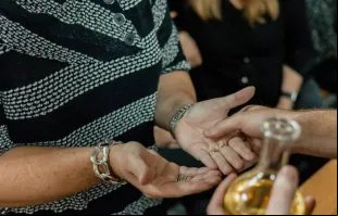 Unção dos enfermos. Imagem referencial.