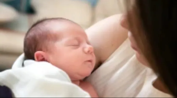Mãe com bebê ?? 
