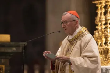 Cardeal Pietro Parolin na basílica de São Pedro