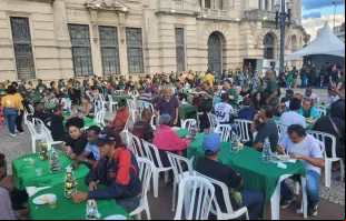 Natal dos Pobres ontem (15) na praça Júlio Prestes, no centro de São Paulo (SP).