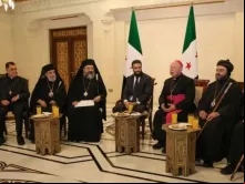 Líderes cristãos encontram Ahmad al-Sharaa, chefe da nova istração transitória síria, no Palácio do Povo, em Damasco, Síria.