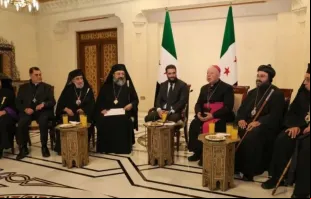 Líderes cristãos encontram Ahmad al-Sharaa, chefe da nova istração transitória síria, no Palácio do Povo, em Damasco, Síria.