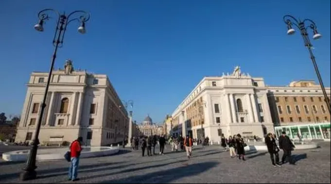 Turistas na Piazza Pia ?? 