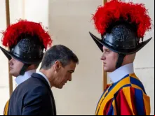 O primeiro-ministro da Espanha, Pedro Sánchez, chega ao Vaticano para se encontrar com o papa Francisco em 11 de outubro de 2024.