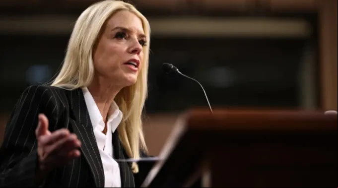 Pam Bondi em sua audiência de confirmação no Senado dos EUA ?? 