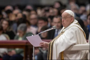 Papa Francisco fala a peregrinos na missa da Solenidade da Epifania do Senhor na basílica de São Pedro