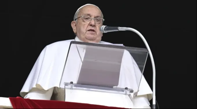 Papa Francisco faz discurso do Ângelus da janela do Palácio Apostólico ?? 