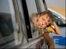 Sírios que eram refugiados no Líbano retornam ao seu país de origem depois de viagem à província de Idlib, controlada pela oposição síria, através da agem de Aoun al-Dadat, ao norte de Manbij, Síria, em 9 de outubro de 2024.