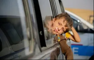 Sírios que eram refugiados no Líbano retornam ao seu país de origem depois de viagem à província de Idlib, controlada pela oposição síria, através da agem de Aoun al-Dadat, ao norte de Manbij, Síria, em 9 de outubro de 2024.